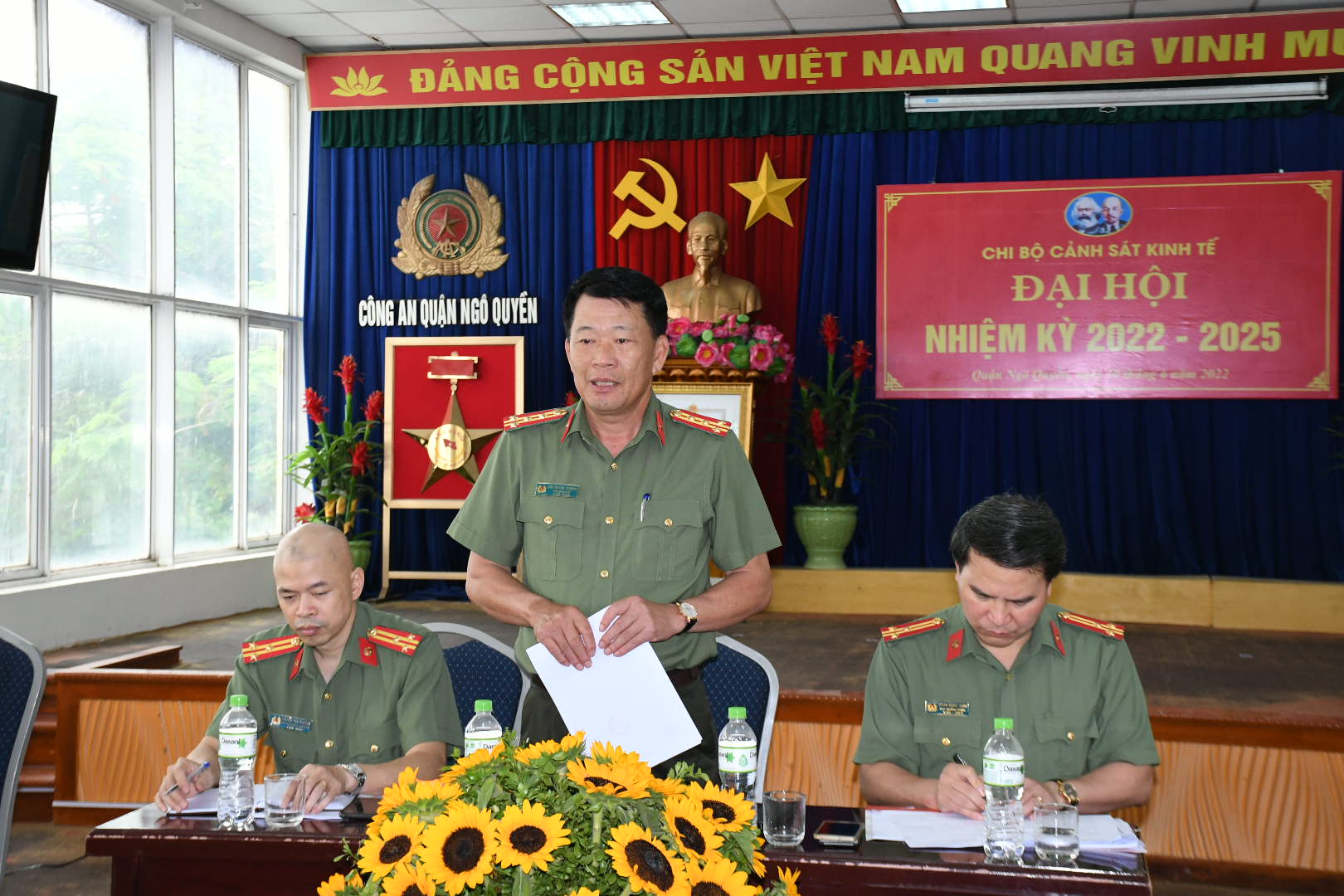 Đại tá Đào Quang Trường - Phó Giám đốc CATP kiểm tra công tác 6 tháng Công an quận Ngô Quyền